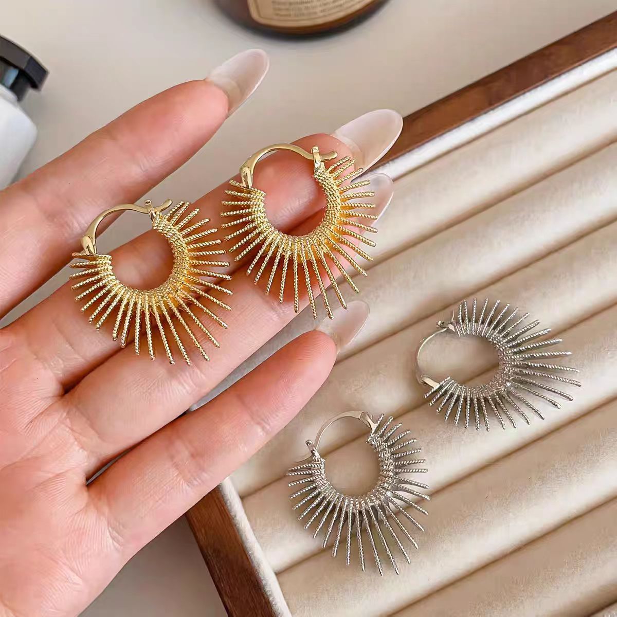 European and American cross-border fashion sunflower earrings, exaggerated punk fan-shaped earrings, wholesale INS blogger earrings accessories