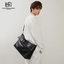 是自由啊 2025新款真皮男包慵懒老钱风斜挎包高级感大容量通勤包