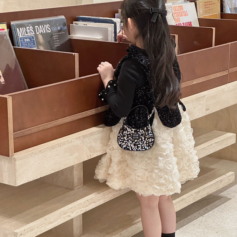 Bolsos de hombro para niñas coreanas, mini lindos bolsos de mano con sequillas de aire extranjero, bolsos de mano para niños, primavera y verano nuevos bolsos de mochila para niños.