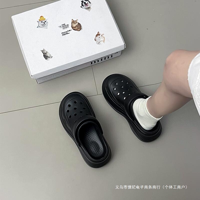 Versatile thick-soled clogs for women, perfect for summer wear, featuring a closed-toe design, non-slip soles, soft cushioning, and a height-boosting effect Versatile thick-soled clogs for women, perfect for summer wear, featuring a closed-toe design, non-slip soles, soft cushioning, and a height-boosting effect