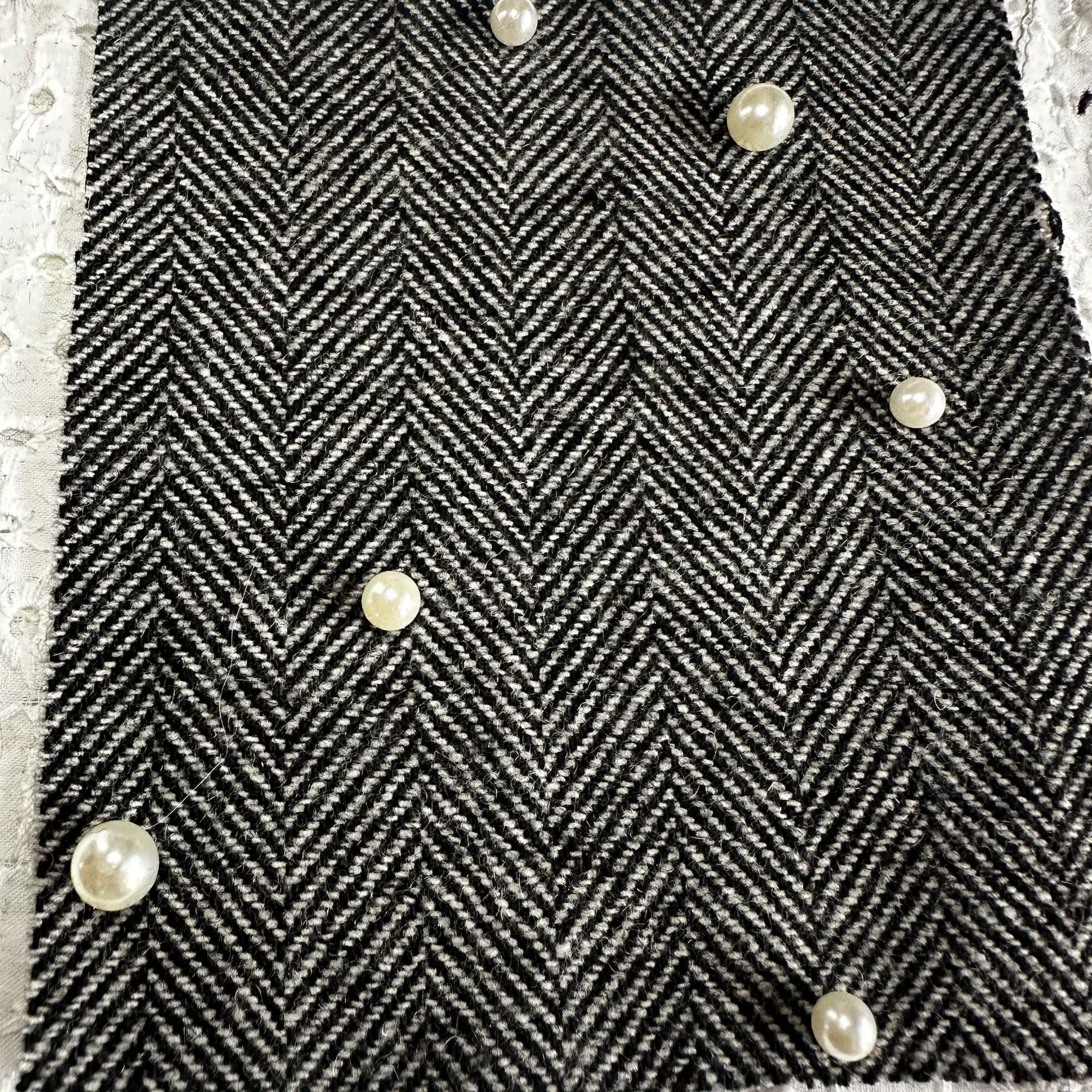 现货供应50羊毛1厘米人字呢订珍珠精纺时装外套服装面料可加工