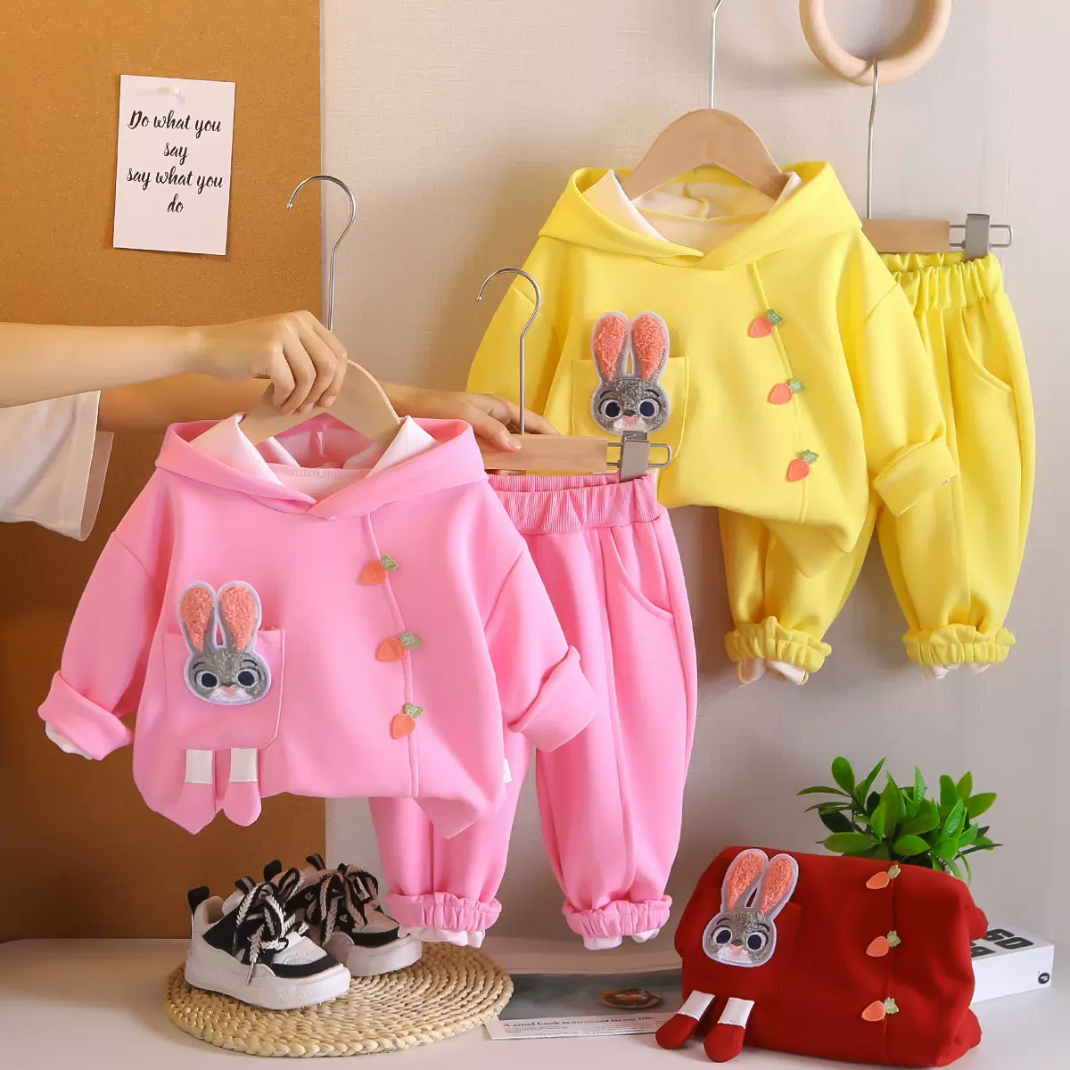 女童卡通长袖套装儿童宝宝韩版运动连帽卫衣洋气时髦可爱两件套潮