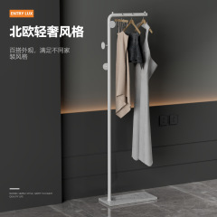 服の棚が床に落ちる寝室の岩板は簡単です。