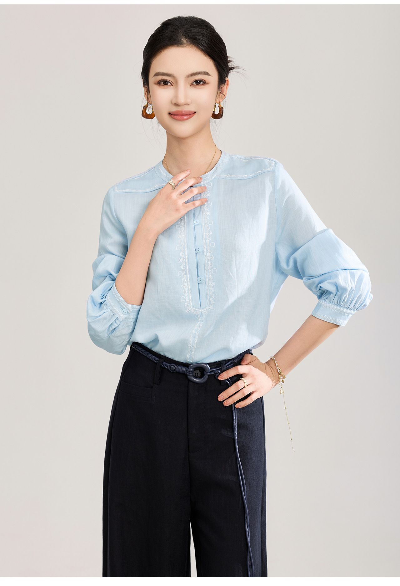 Áo sơ mi nữ chất liệu linen phối màu tay ngắn phong cách Pháp — màu xanh nhạt chi tiết 12