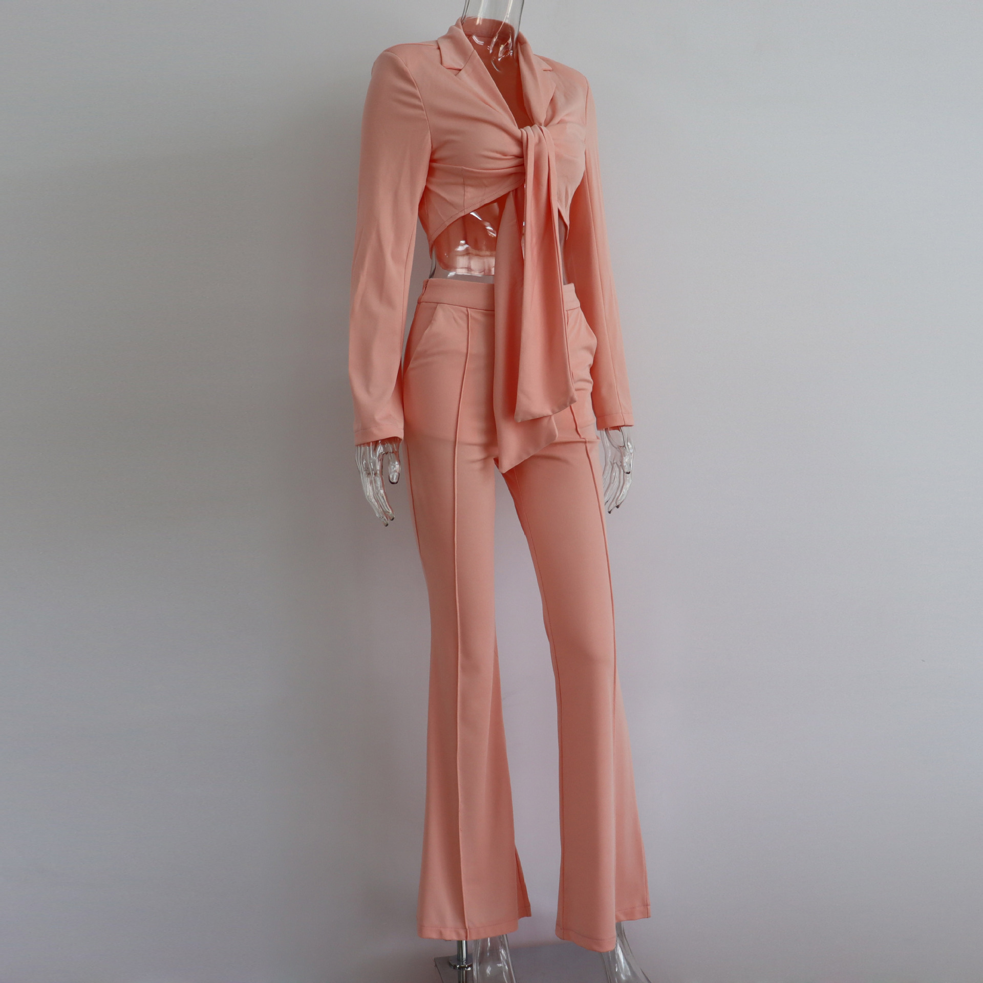 GraceChic – Europäischer und amerikanischer, sexy Schnürblazer mit langen Ärmeln, gepolsterten Schultern und eng anliegender Schlaghose – Frühjahr/Sommer 2024 (Neu)_voghion.com