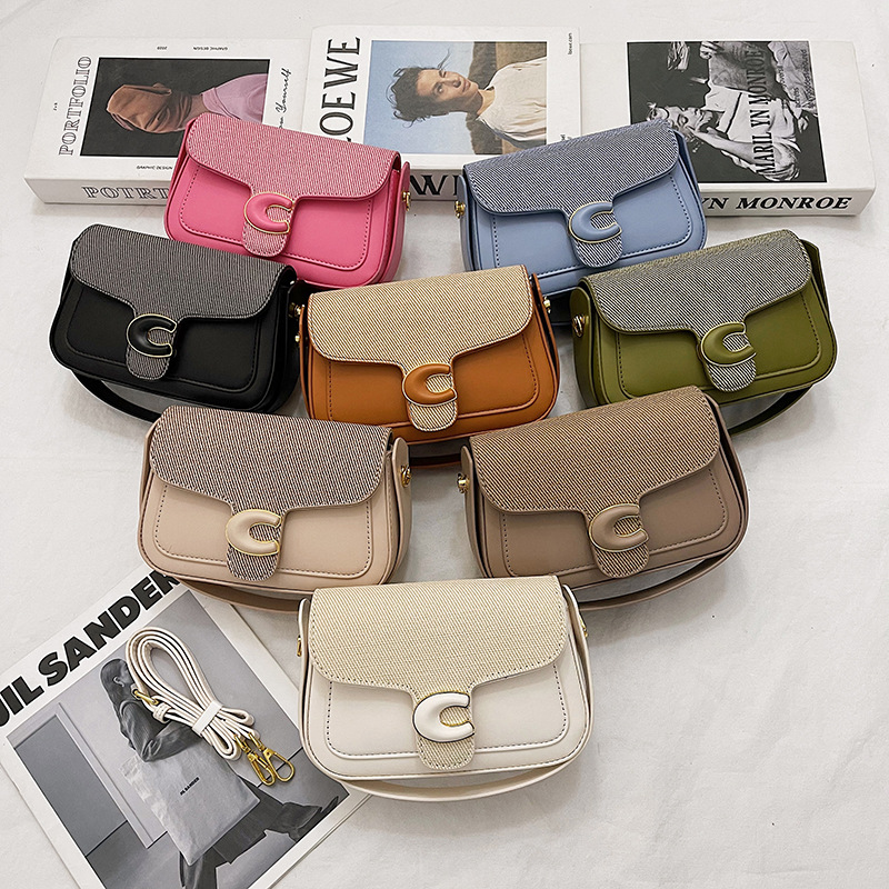 Bolsos de hombro empalmados en primavera, bolsos cuadrados de color de choque, bolsos de silla de montar de moda de nicho francés, bolsos de ocio