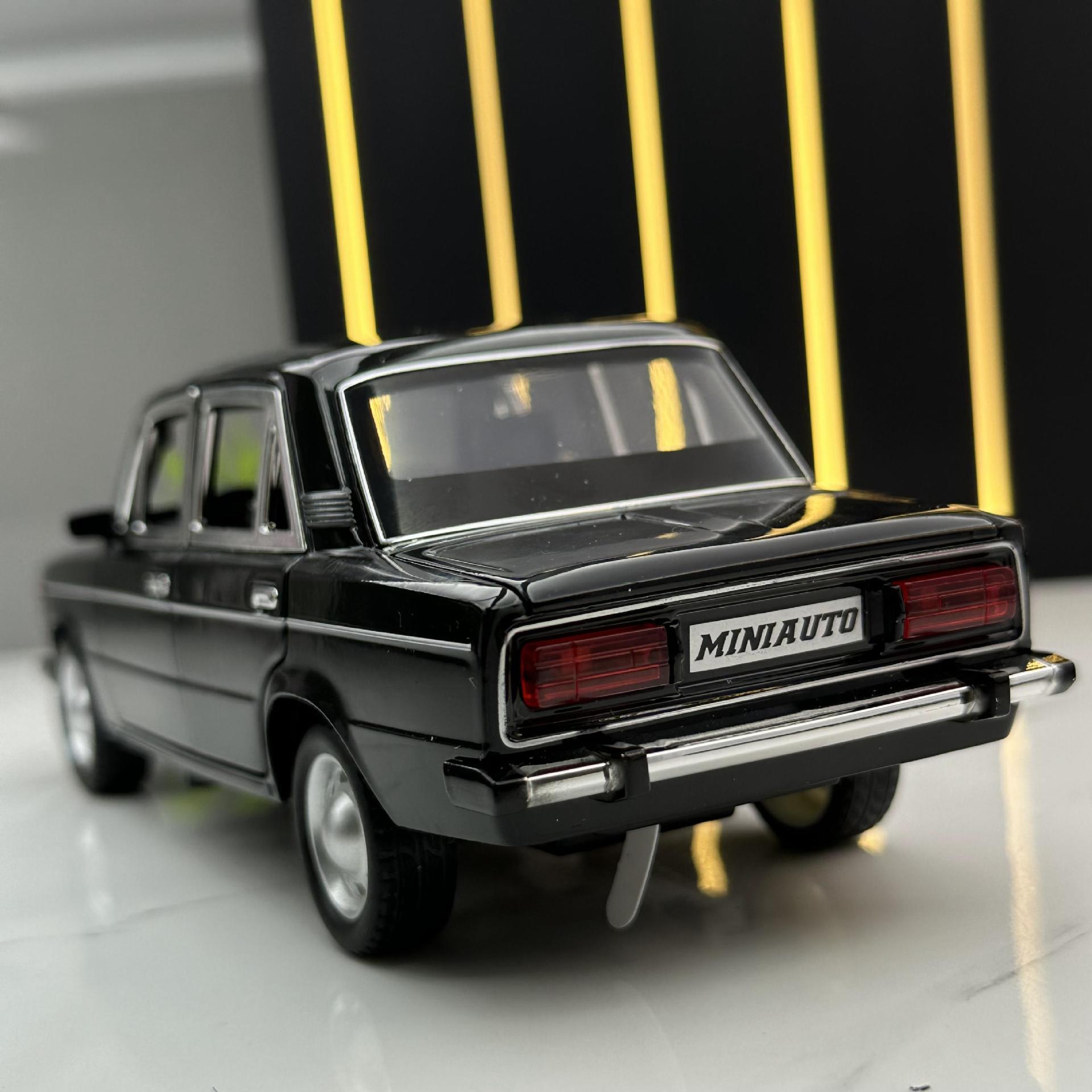Jianyuan aleación modelo de coche 1:24 Lada Retro Coche clásico tire de la puerta trasera sonido jugando coche música modelo adornos