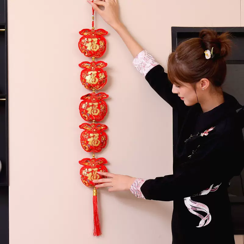 新年装饰挂件五福串中国结过年春节用品鞭炮辣椒室内客厅场景布置