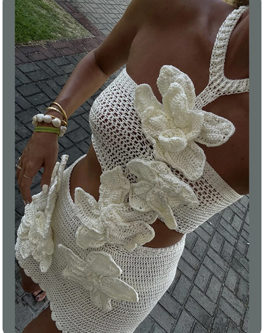 Gestricktes Damen Strandkleid Mit Neckholder Und Blumenmuster_voghion.com