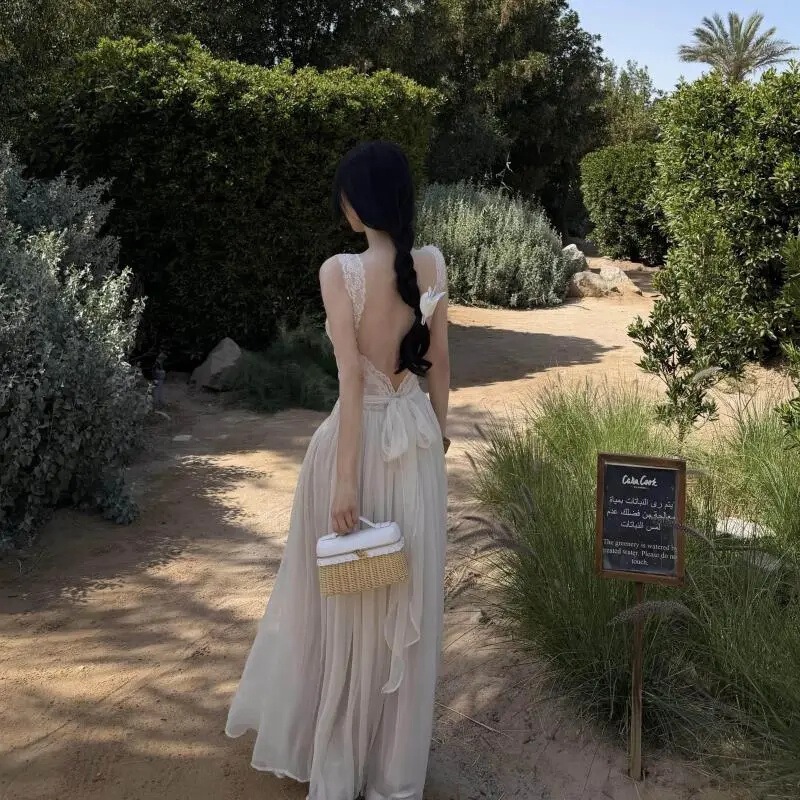French-Style White Lace Strapless Backless Dress for Women, Summer Resort Style, Elegant Waist-Cinching, Stunning Long Dress French-Style White Lace Strapless Backless Dress for Women, Summer Resort Style, Elegant Waist-Cinching, Stunning Long Dress