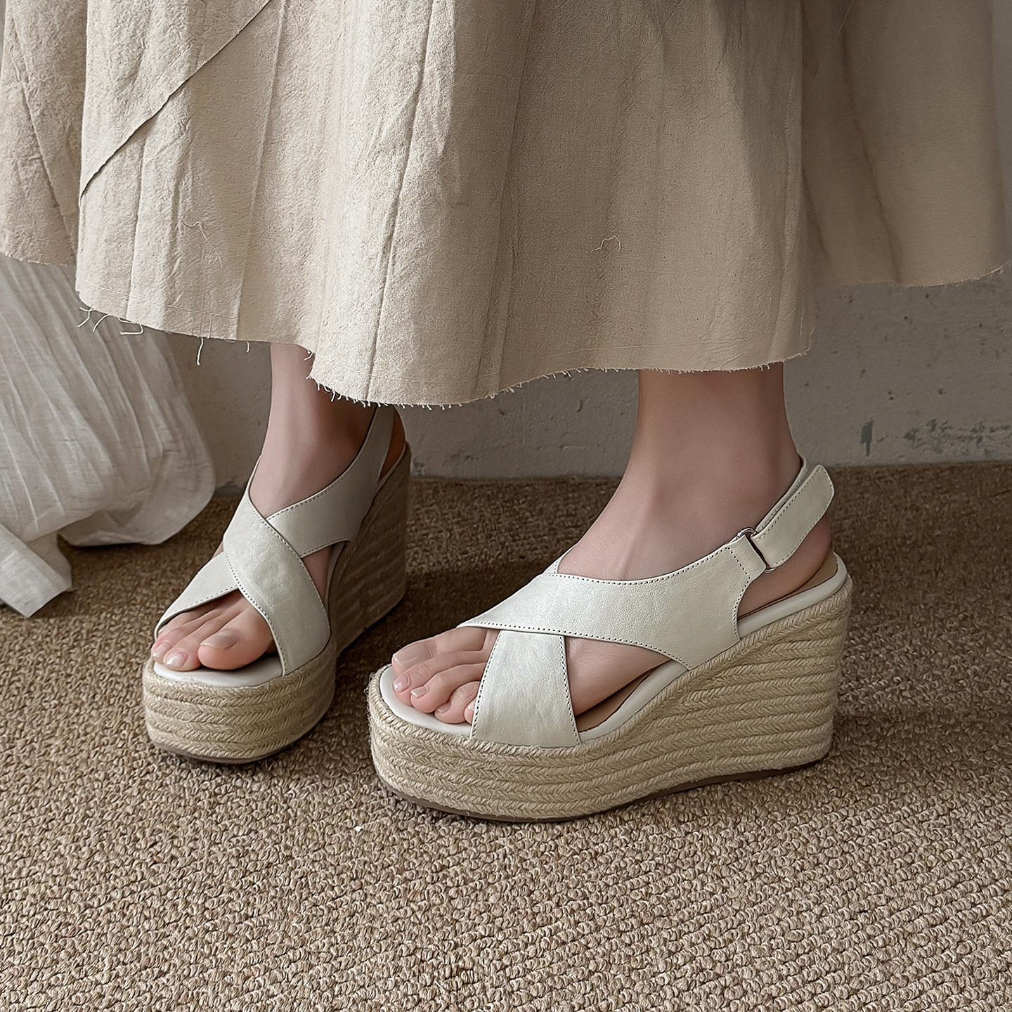 Sandal cao gót nữ hở mũi phong cách Pháp quai chéo da bò, đế xuồng cao gót 9 cm, đế platform 3 cm — màu nâu, màu đen, màu trắng ngà