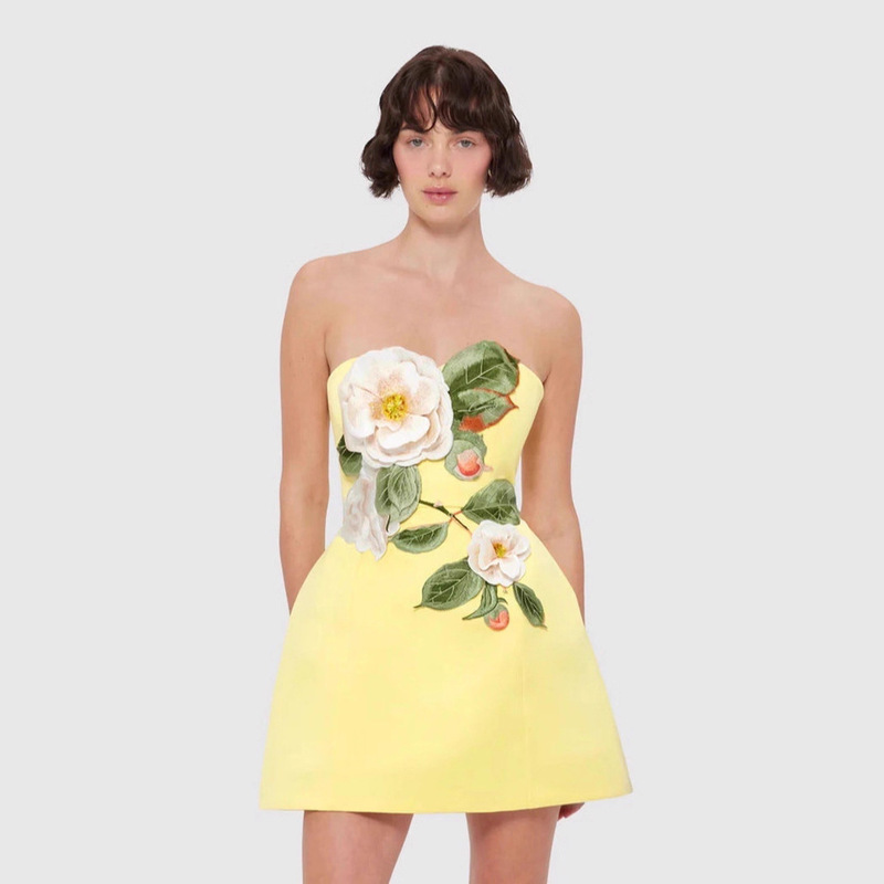 2025 New Cross-Border Style Strapless Dress with Three-Dimensional Floral Vintage Embroidery, Waist-Cinching Slimming Short Dress, French Elegant Dress