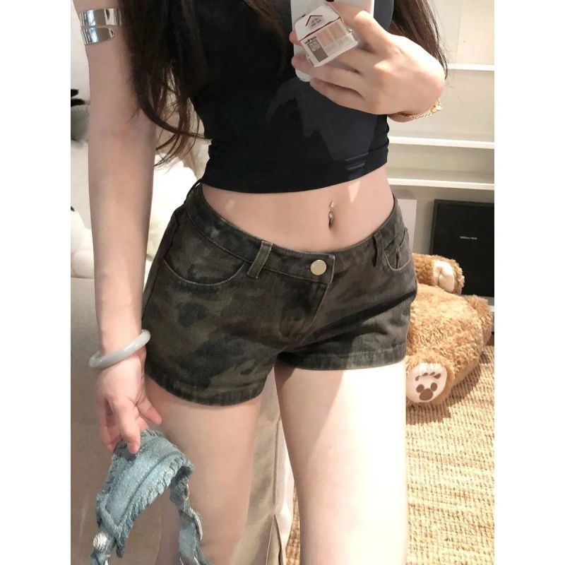 American Retro Camouflage Ultra-Short Jeans for Women, Low-Waist Tight-Fitting Slimming Straight-Leg Pants, A-Line Hip-Hugging Hot Pants Trendy American Retro Camouflage Ultra-Short Jeans for Women, Low-Waist Tight-Fitting Slimming Straight-Leg Pants, A-Line Hip-Hugging Hot Pants Trendy