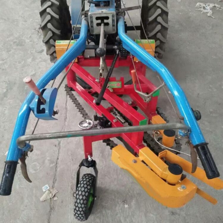 四轮车带花生收获机出花生机有序铺放花生收获机双链条花生收获机