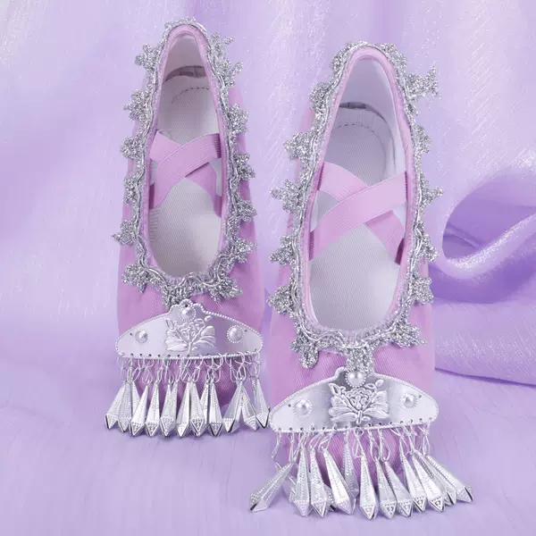 Miao ethnic dance shoes, ethnic minority runway shoes, men's and women's Yi, Zhuang, Hani dance shoes, Miaojiang photography 8063