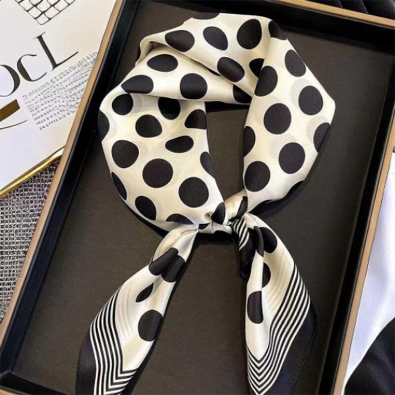 70% Imitation Silk Square Scarf with a High-End Feel, Fashionable and Versatile, Sweet Chanel-Style Neck Scarf, Retro European and American Printed Scarf 70% Imitation Silk Square Scarf with a High-End Feel, Fashionable and Versatile, Sweet Chanel-Style Neck Scarf, Retro European and American Printed Scarf