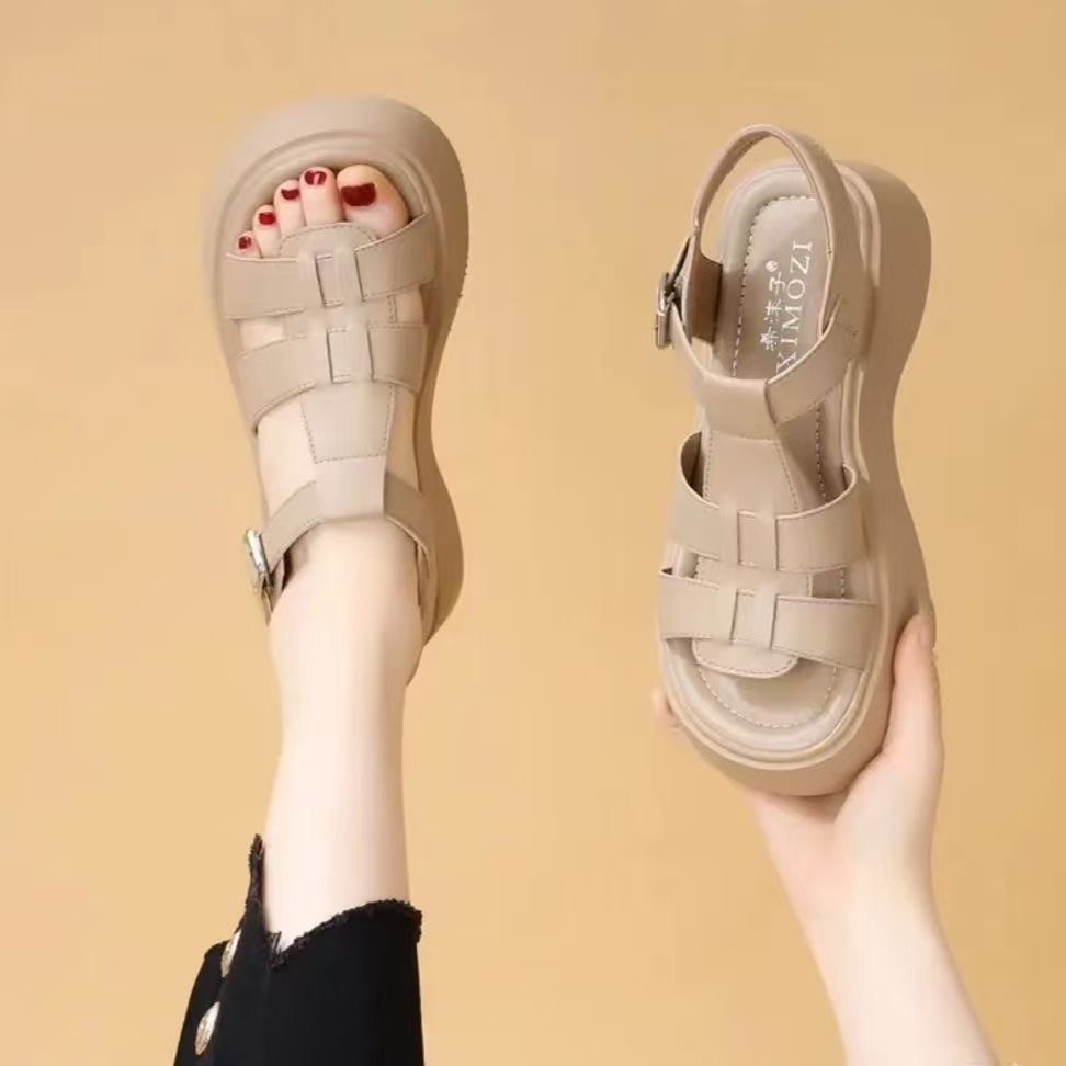 Sandalias con faldas de suela gruesa para mujeres verano 2026 nuevos zapatos de playa de cuero suave antideslizante aumentados de altura romana