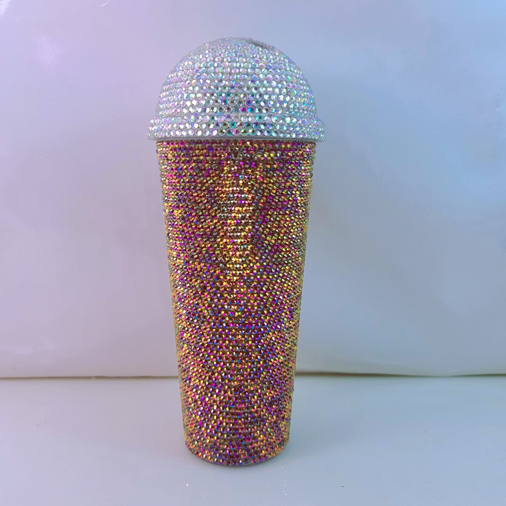 모조 다이아몬드와 스페이스 컵 커피