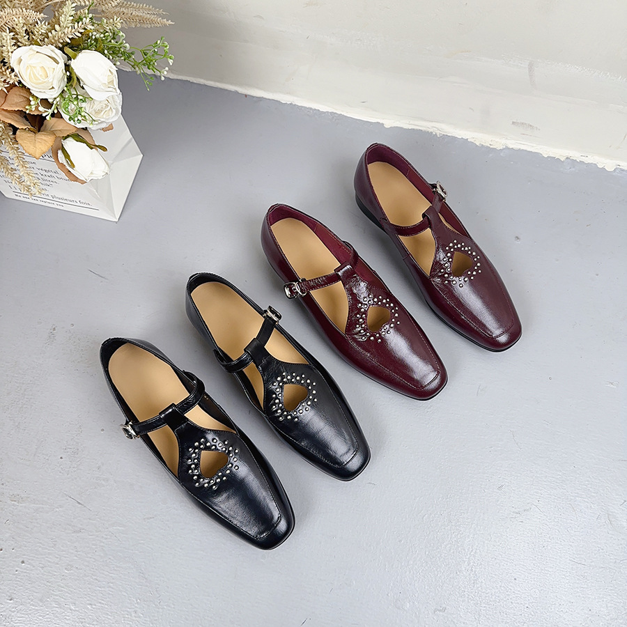 Solid color low shoes