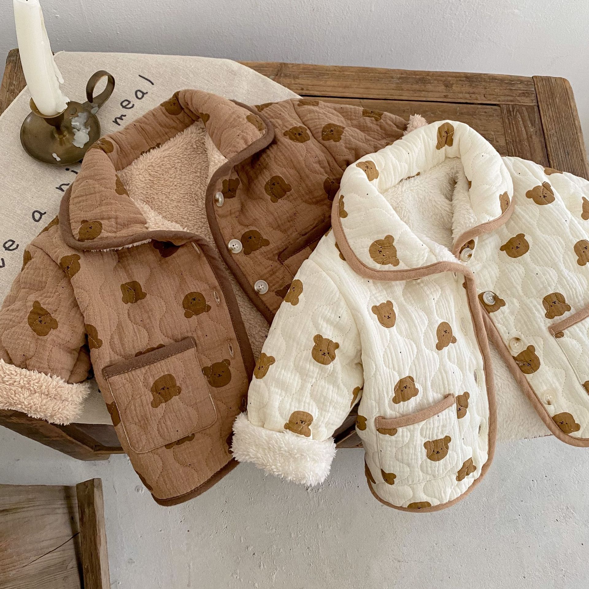 Ins2023 Invierno ropa acolchada de algodón para niños completo impreso lindo oso engrosado Chaqueta de algodón acolchado bebé acolchado más abrigo de terciopelo