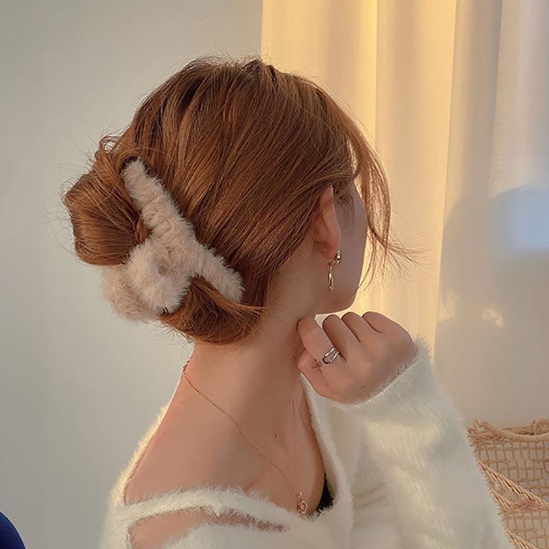 Clip de pelo de peluche cuchara trasera clip de pelo grande clip de otoño e invierno nuevo clip de pelo clip de tiburón clip tocado para las mujeres