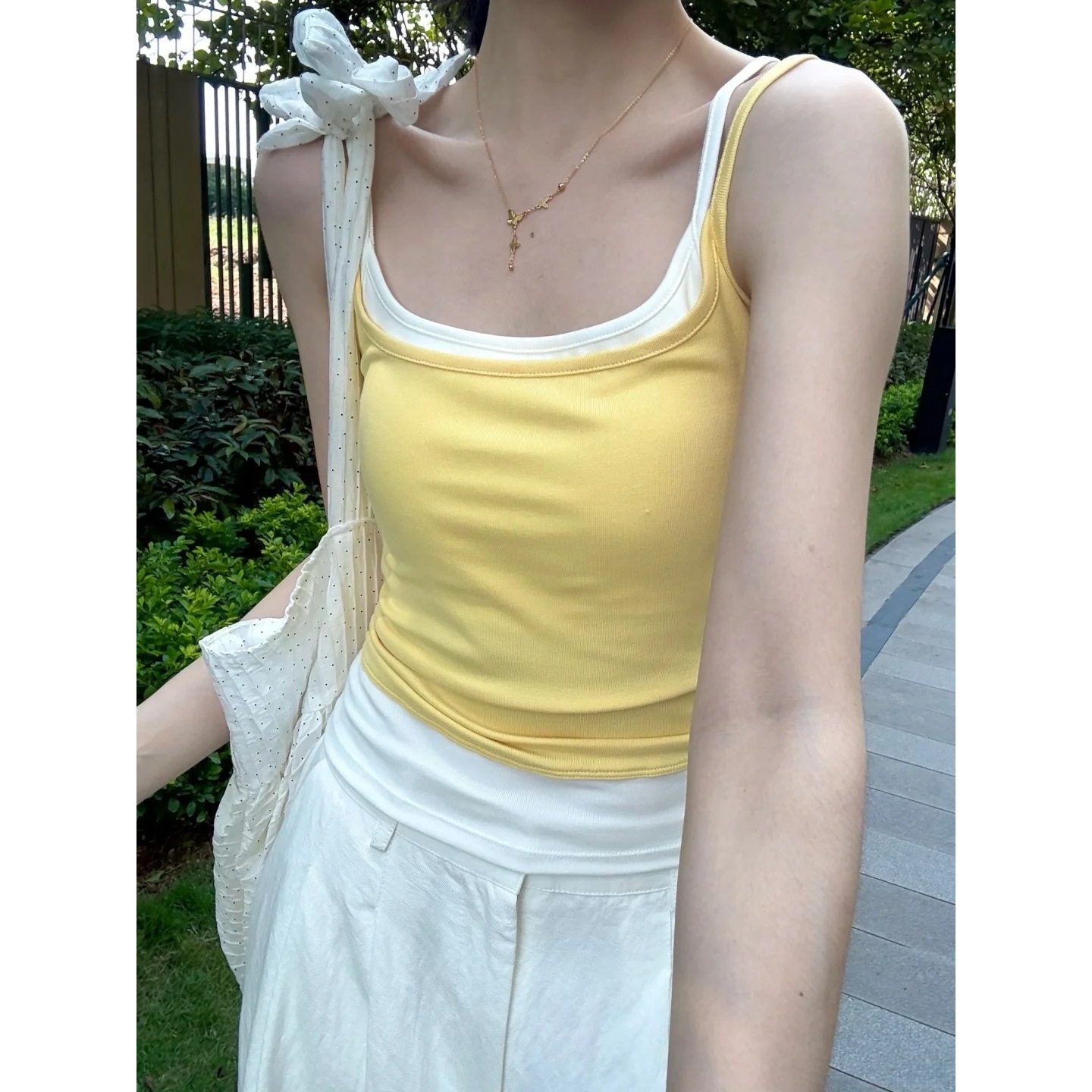 Dopamine Color-Blocking Short Vest for Women, Summer Two-Piece Style with Pleated Waist-Cinching Top and Built-In Chest Pads