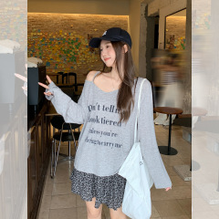 韩系灰色单肩吊带字母印花V领长袖T恤女秋季薄款微透独特宽松上衣