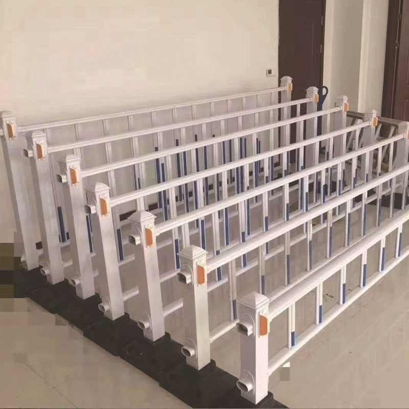 高速公路桥梁隔离防撞波形梁防护板市政道路护栏马路锌钢围栏定制