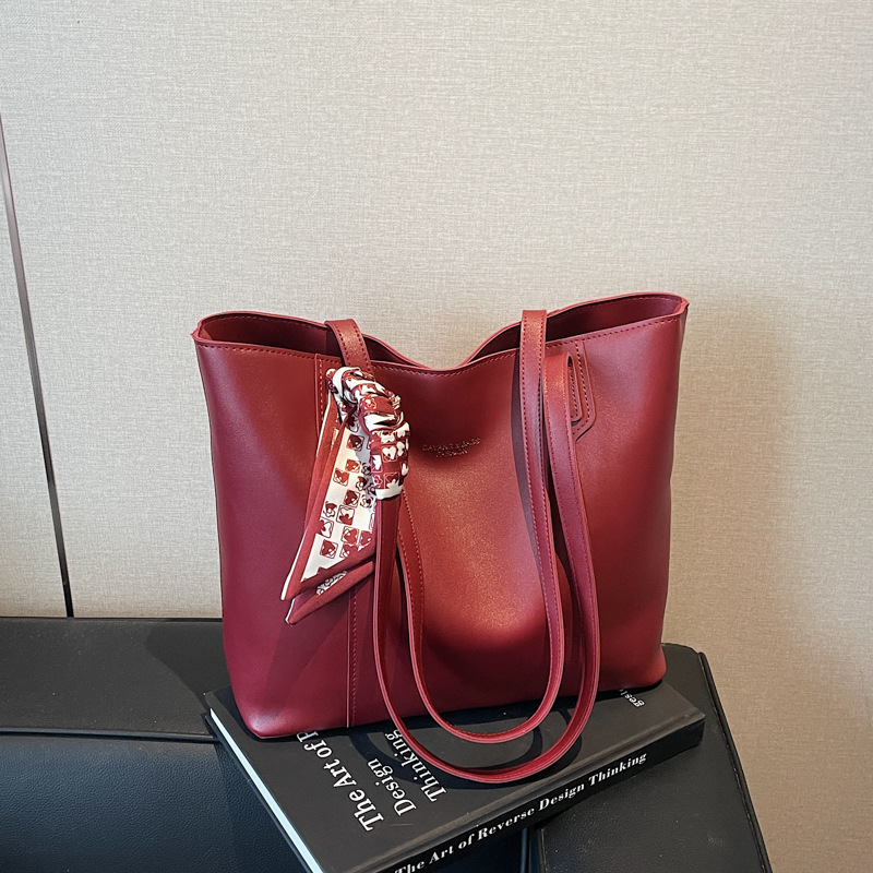 Women's Red Handbag 2025 New Arrival Luxury Shoulder Bag Large Capacity Commuter Bag Bridal/Bridesmaid Wedding Clutch - Thumbnail 2