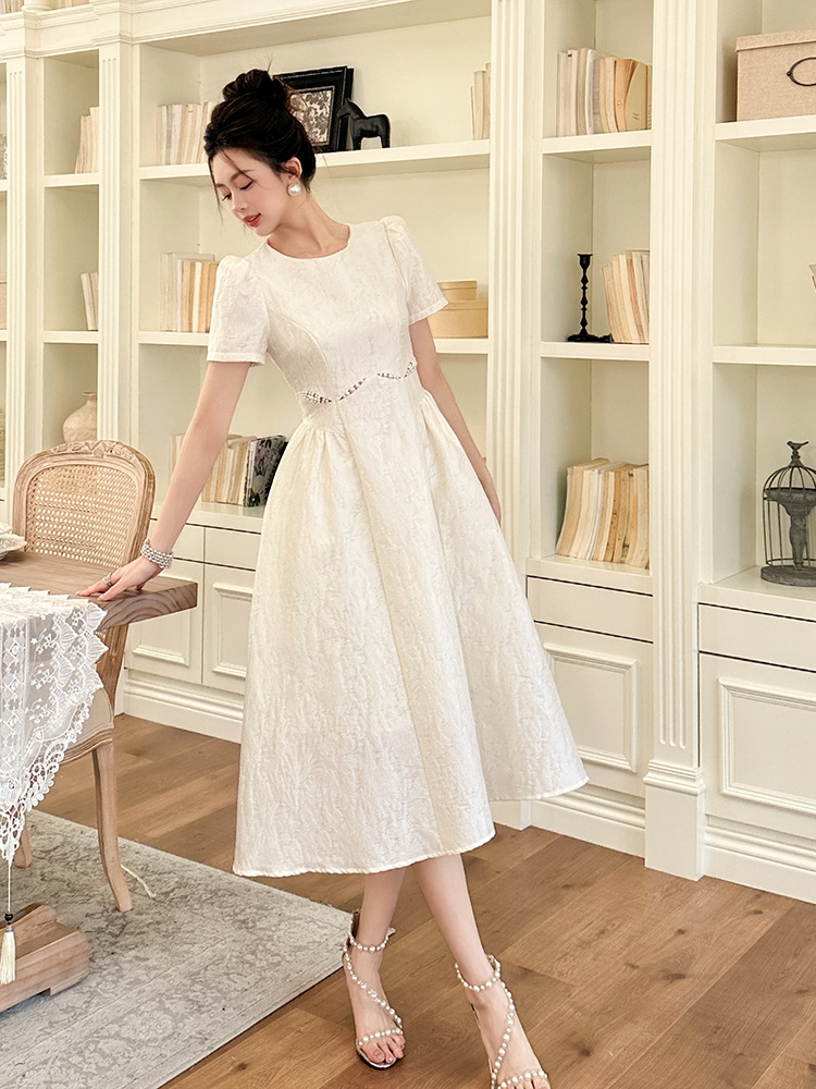 Đầm maxi nữ kiểu Pháp cổ tròn eo khoét lỗ xếp ly vạt rộng — mơ