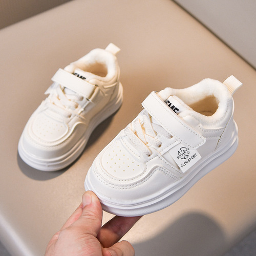 Children's shoes for wholesale, autumn and winter new boy's sports shoes, girl's lined medium and small children's board shoes, winter warm children's shoes