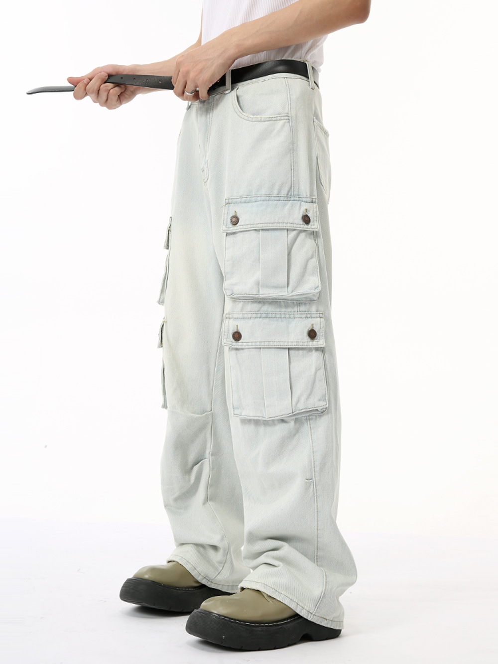 MTLCLOTHES Hombres| 2024 otoño nuevo color claro lavado con agua de bolsillo vaquero herramientas de piernas de cocina