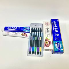 The popular Yunnan Chinese herbal three-piece toothpaste and baking soda set at a 10-yuan model stall buy one, get one free, and get 5 toothpaste for free