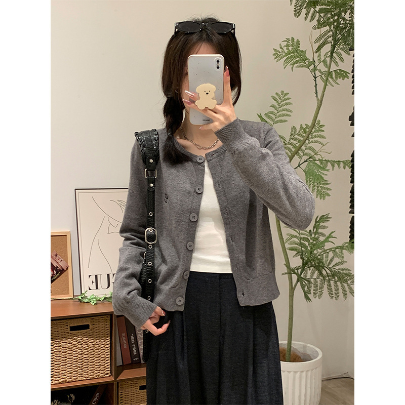 Ashmi Autumn and Winter Cashmere Round Neck Knitted Cardigan Women's Embroidered Sweater Versatile Age-Reducing High-End Long-Sleeved Jacket for Women