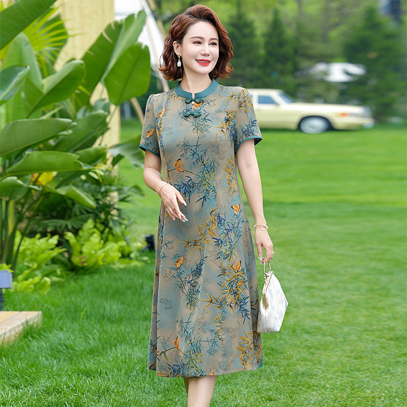 2025 New Style New Chinese-Style Improved Cheongsam Dress for Mothers, Summer Wear for Middle-Aged and Elderly Women, Short-Sleeved Printed Dress with a Long Elegant Look 2025 New Style New Chinese-Style Improved Cheongsam Dress for Mothers, Summer Wear for Middle-Aged and Elderly Women, Short-Sleeved Printed Dress with a Long Elegant Look