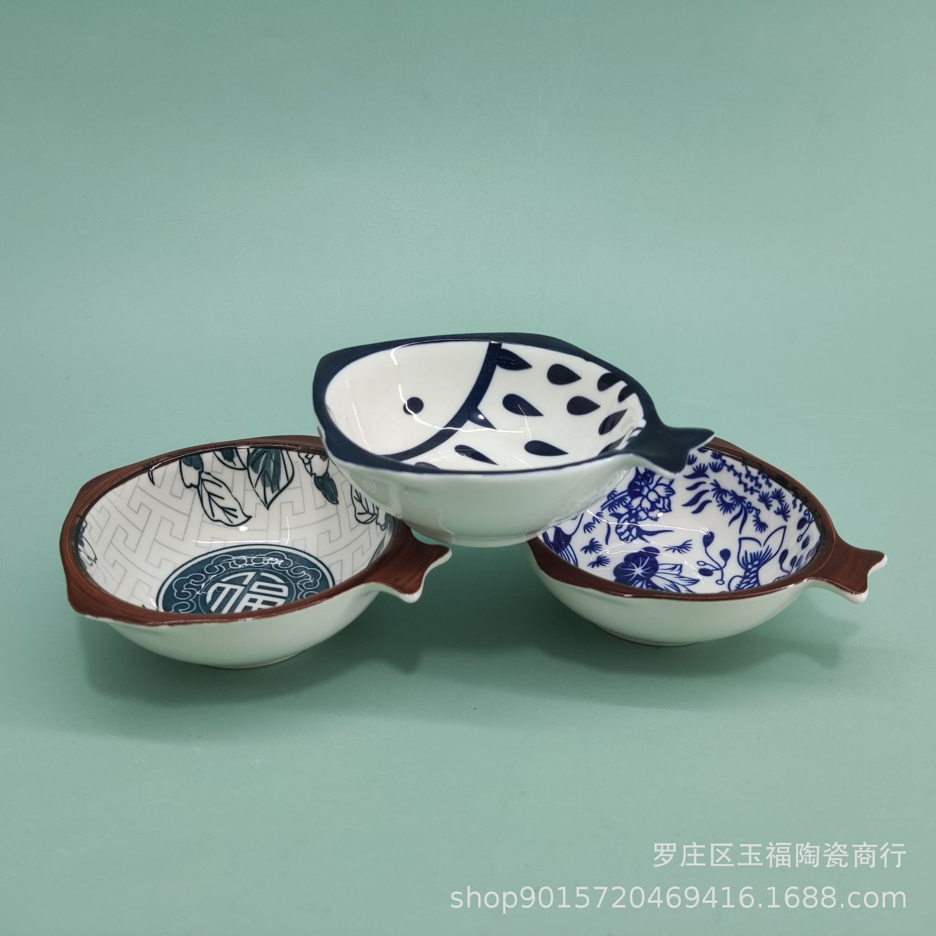 厂家批发鱼形家用蘸料碗两元店摆地摊供应新款异形小吃碟 味碟