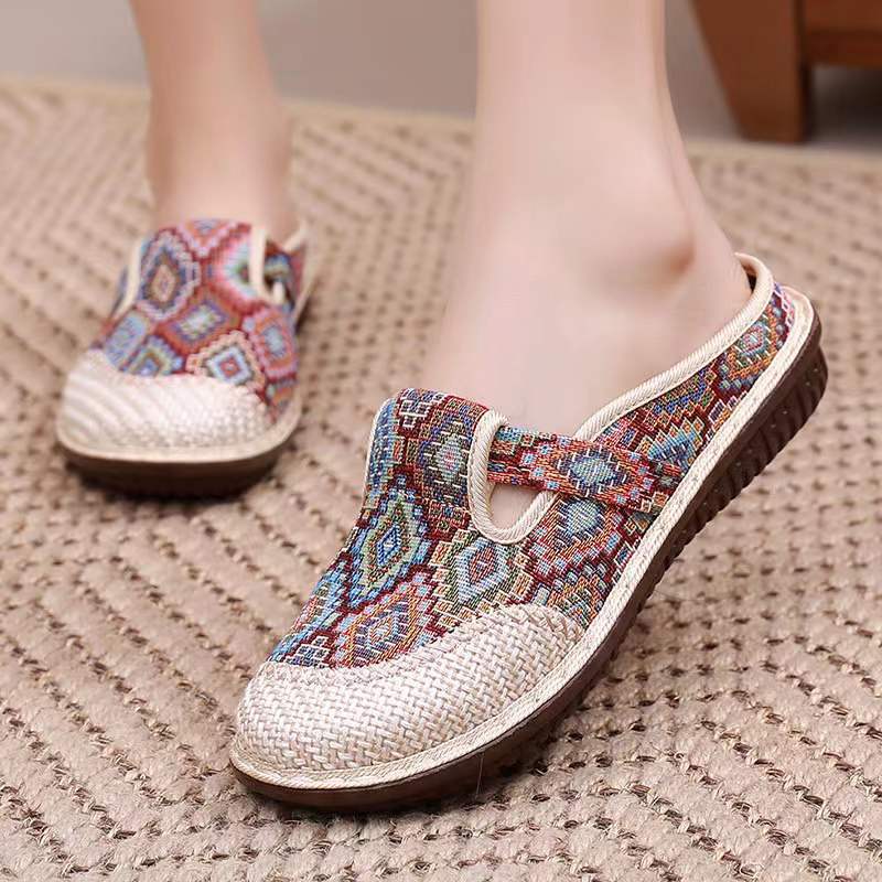 Primavera y otoño nuevos zapatos de tela de Beijing de las mujeres de corte bajo slip-on estilo étnico zapatos bordados Fondo suave moda casual medias zapatillas