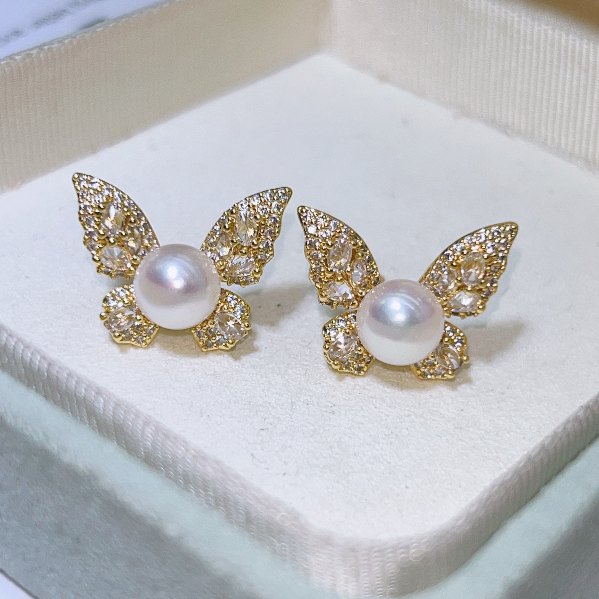 화이트 진주 귀걸이