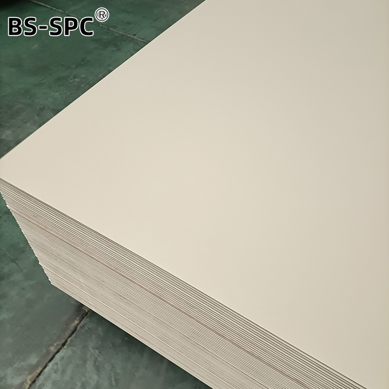 Fabricantes al por mayor 4mm SPC piso de piedra plástica dormitorio sala de estar decoración interior tipo bloqueo piso de piedra cristalina