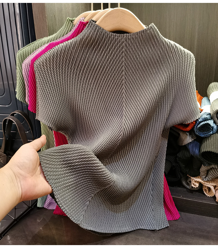 Áo thun nữ cổ đứng tay ngắn xếp ly vảy rồng màu trơn cao cấp — Màu hồng tím, Màu đen, Màu đỏ hoa hồng, màu xanh lá cây chi tiết 4