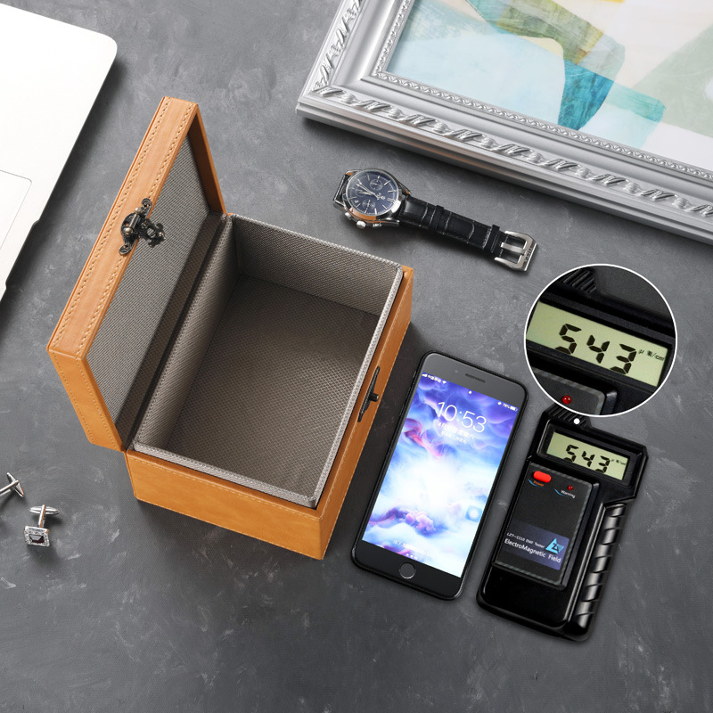 En stock de gran tamaño pequeño retro Crazy Horse patrón RFID Faraday caja de blindaje de coche clave caja de blindaje de señal de teléfono móvil