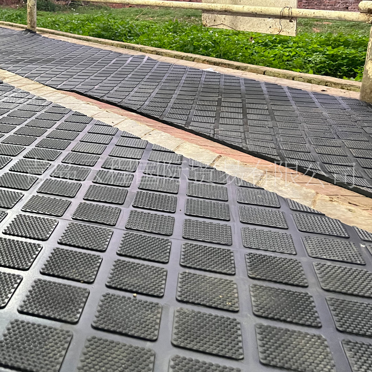 牛棚黑色橡胶畜牧垫 方块花纹牛pvc垫子 