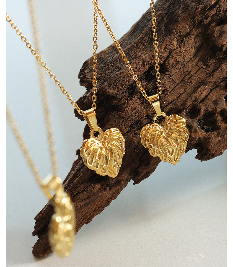 Fashion Heart Shape Titanium Steel Plating Pendant Necklace