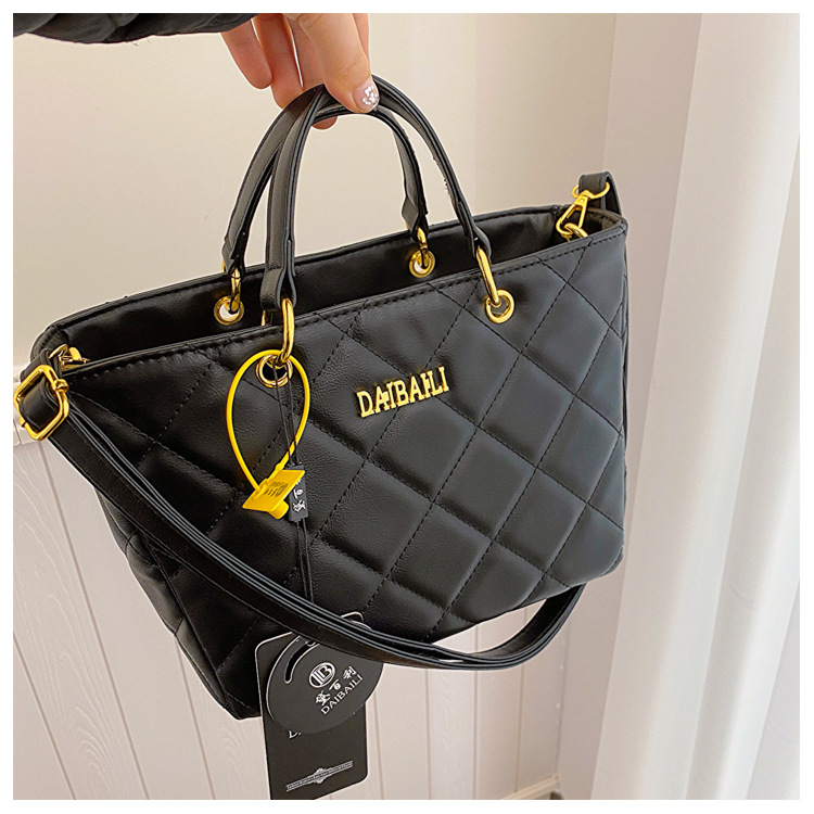 2023 Winter New Lingge Large Capacity Bag Women's Fashion Versatile One Shoulder Commuter Crossbody Tote Bag_voghion.com