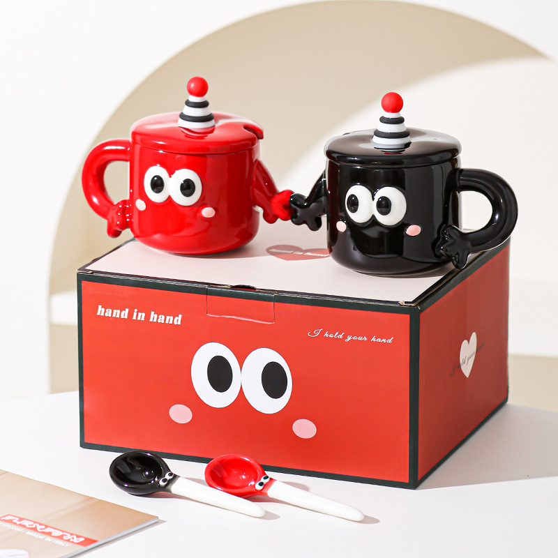 Manos de mano pareja taza de cerámica caja de regalo extraña taza de marca con cubierta pequeña taza de agua doméstica taza de regalo de boda
