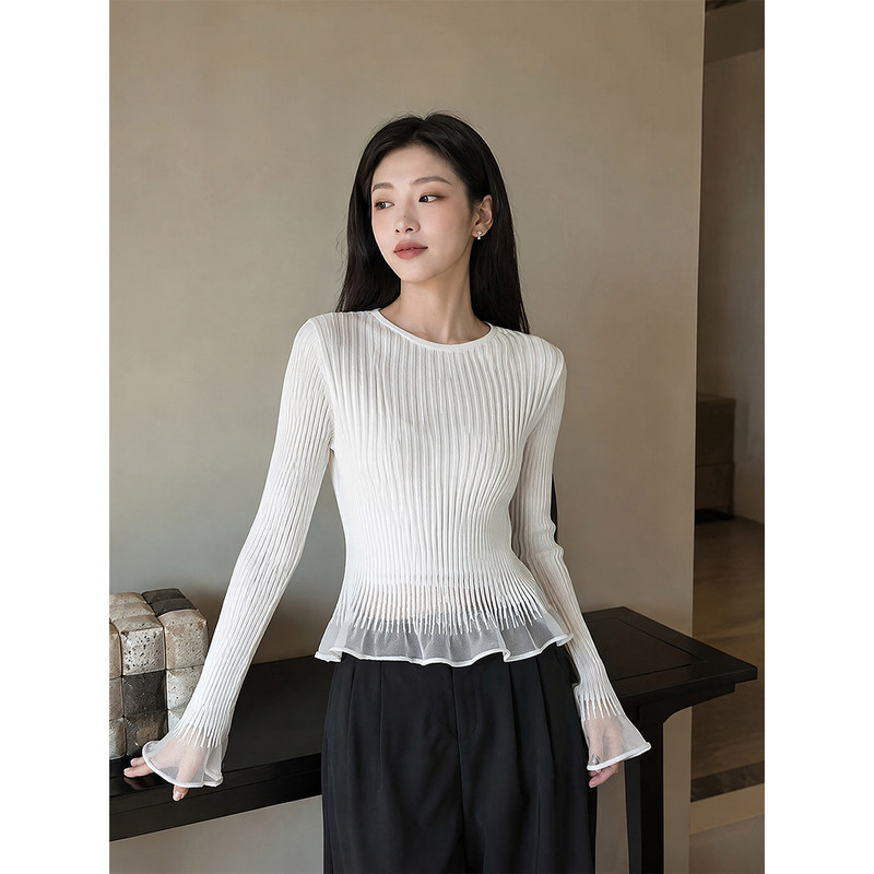 French-style lace patchwork bell-sleeve knit top for women, new autumn 2026 collection, elegant, casual, slimming, and age-reducing top French-style lace patchwork bell-sleeve knit top for women, new autumn 2026 collection, elegant, casual, slimming, and age-reducing top
