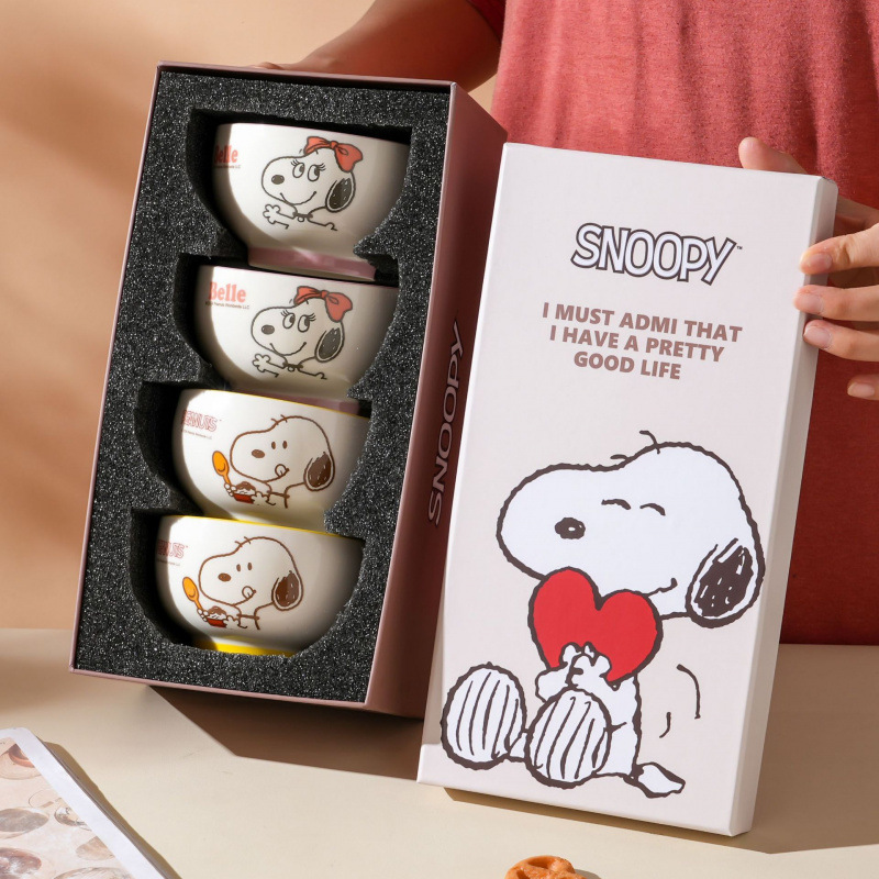Snoopy auténtico cubiertos de cerámica tazón de arroz caja de regalo set encantador dibujos animados tazón doméstico de grado alimenticio al por mayor