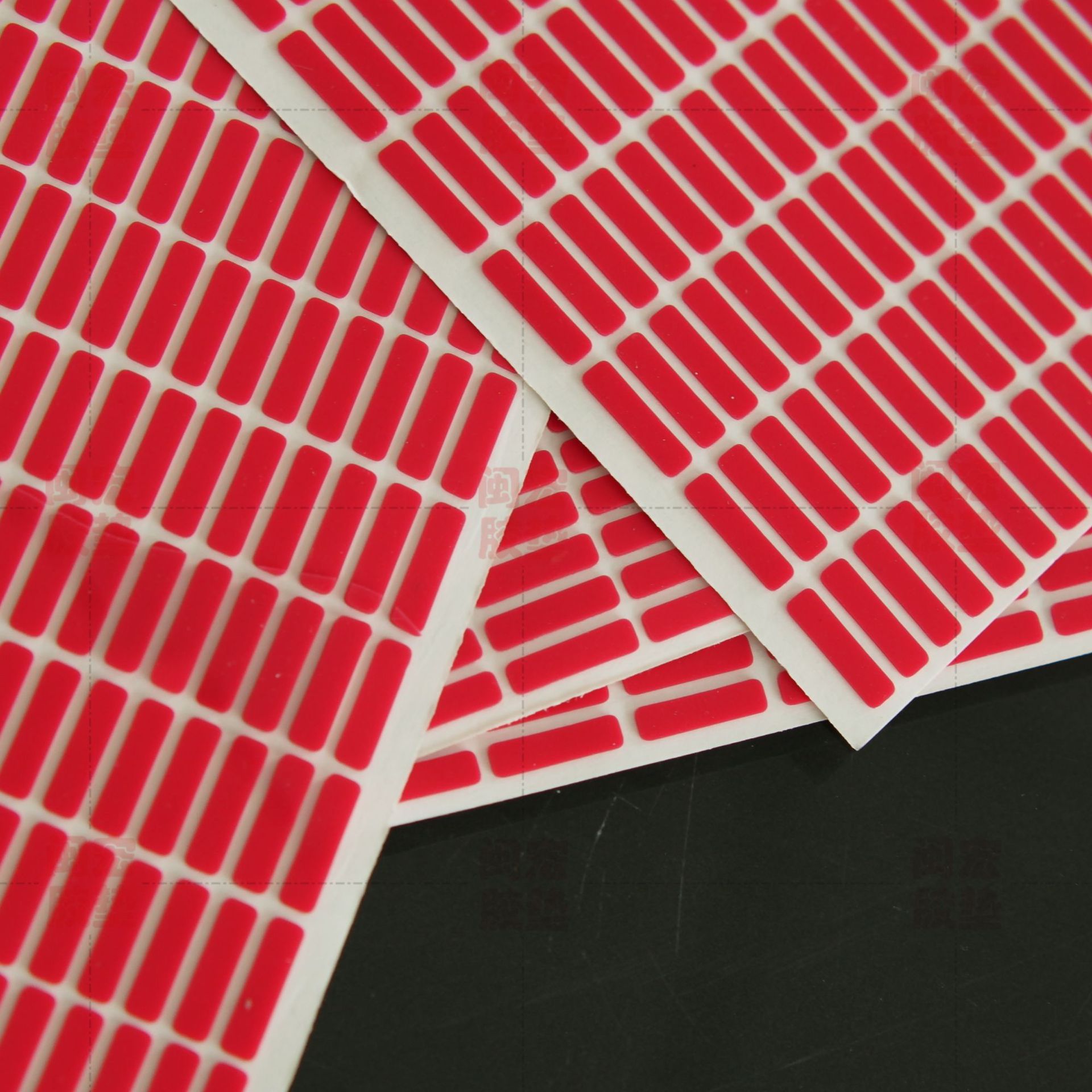 厂家直接供应0.5mm长方形手机支架ipad支架笔记本支架红色硅胶垫|ru