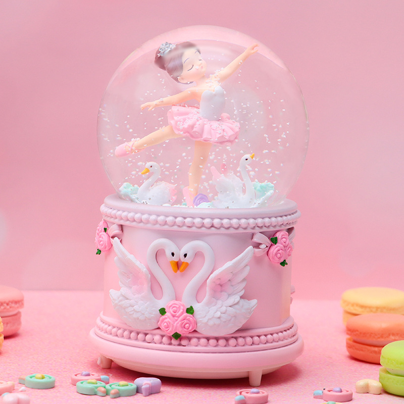 Dibujos animados creativo sueño mariposa bola de cristal caja de música nieve luminosa decoración de escritorio regalo de cumpleaños para niños al por mayor