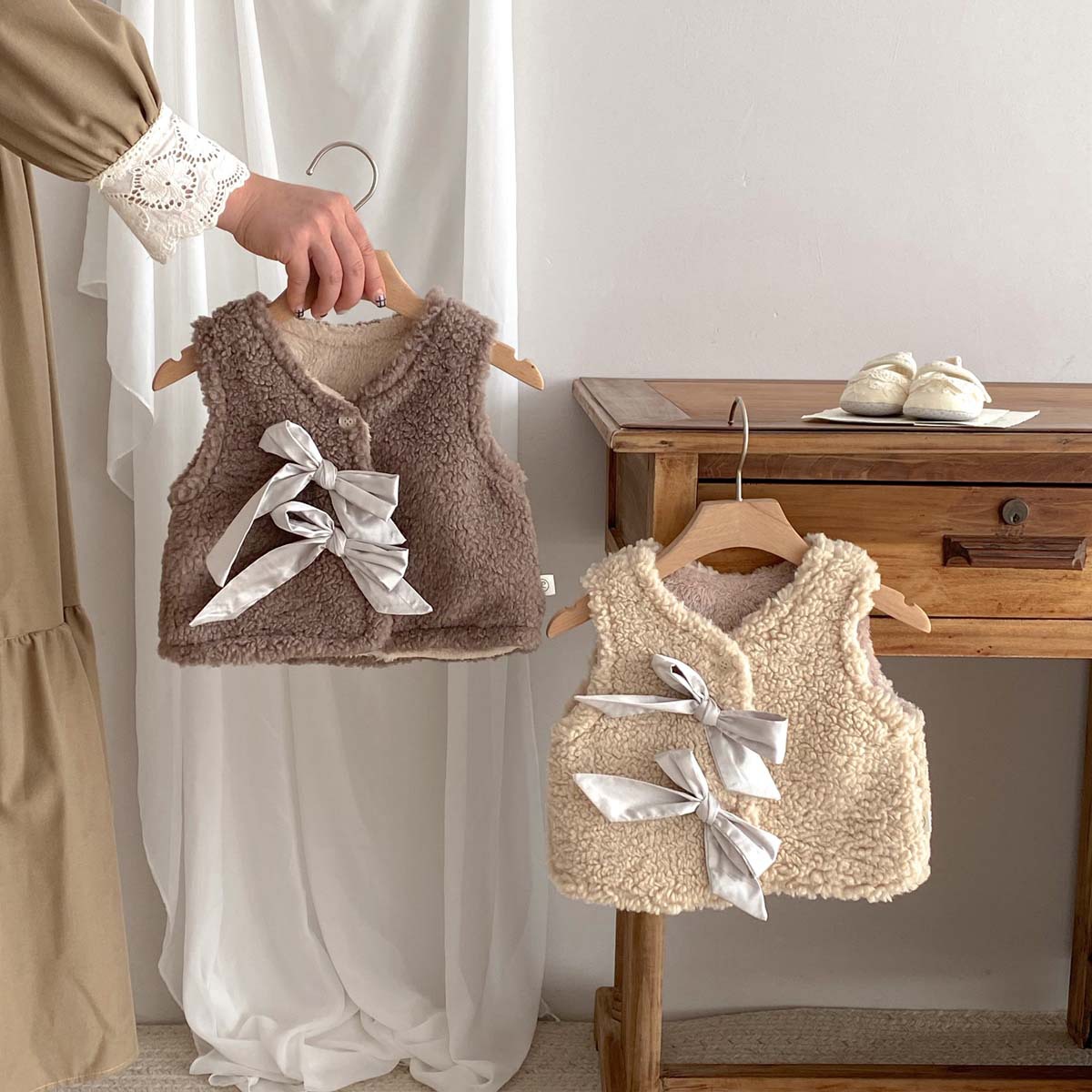 INS estilo coreano otoño e invierno Bebé Chaleco de terciopelo de doble cara chaleco cálido bebé de las mujeres más arco de terciopelo engrosado Chaleco de lana de cordero